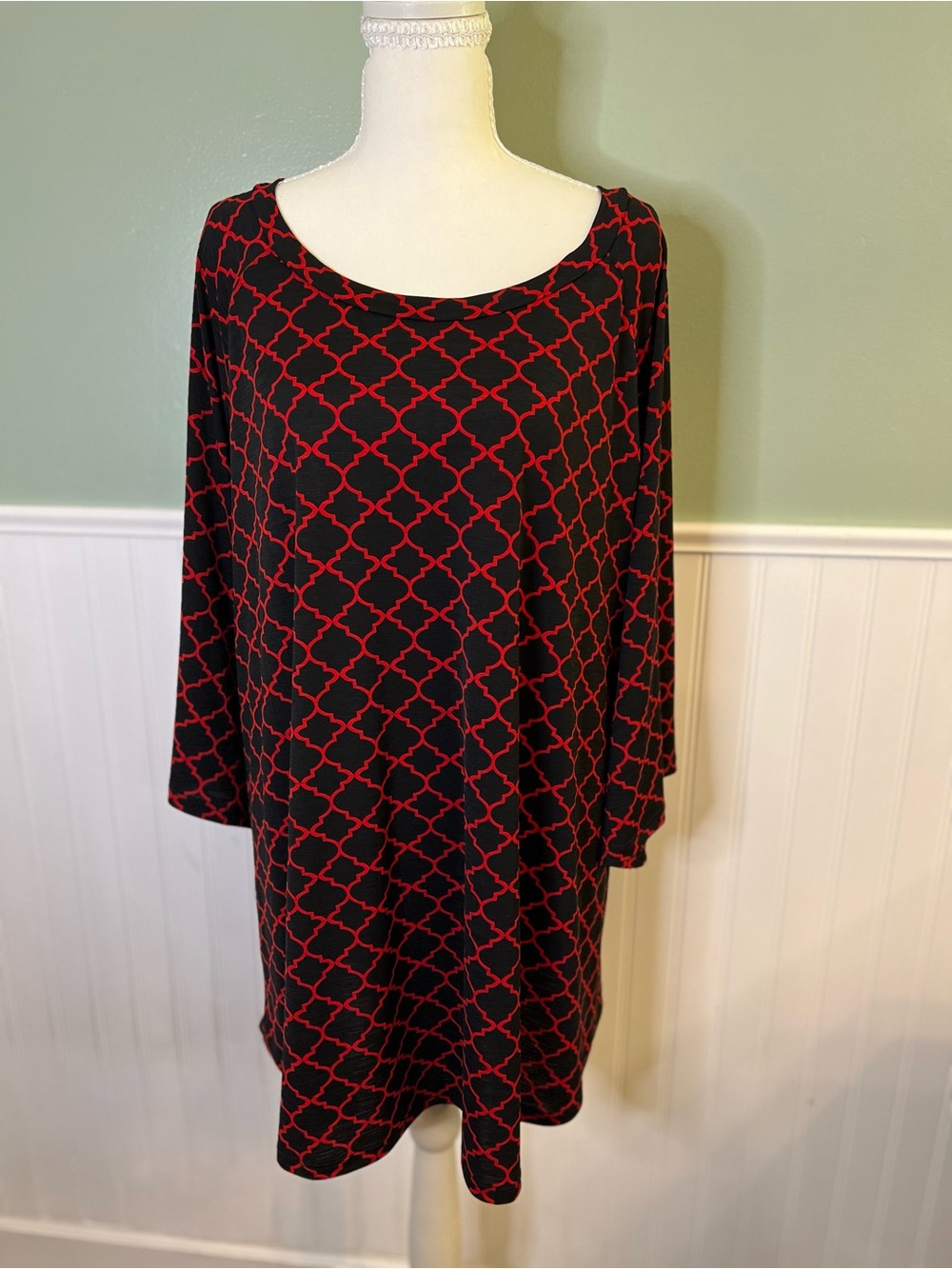 New With Tag- Pink Coconut Boutique Black and Red Lattice Print Tunic. Size XXXL - Picture 1 of 7